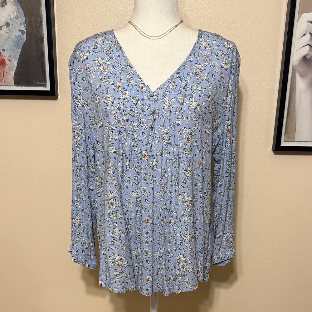 Fun 2 Fun Floral V-Neck Blouse in Soft Blue